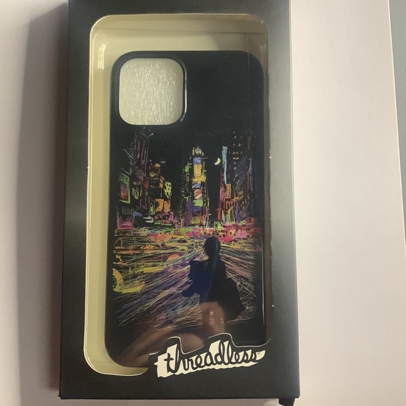 Threadless Protective iPhone (12/12 Pro) - Picture 2 of 4